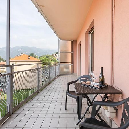 Santa Chiara Apartment By Myhomeincomo Exterior photo