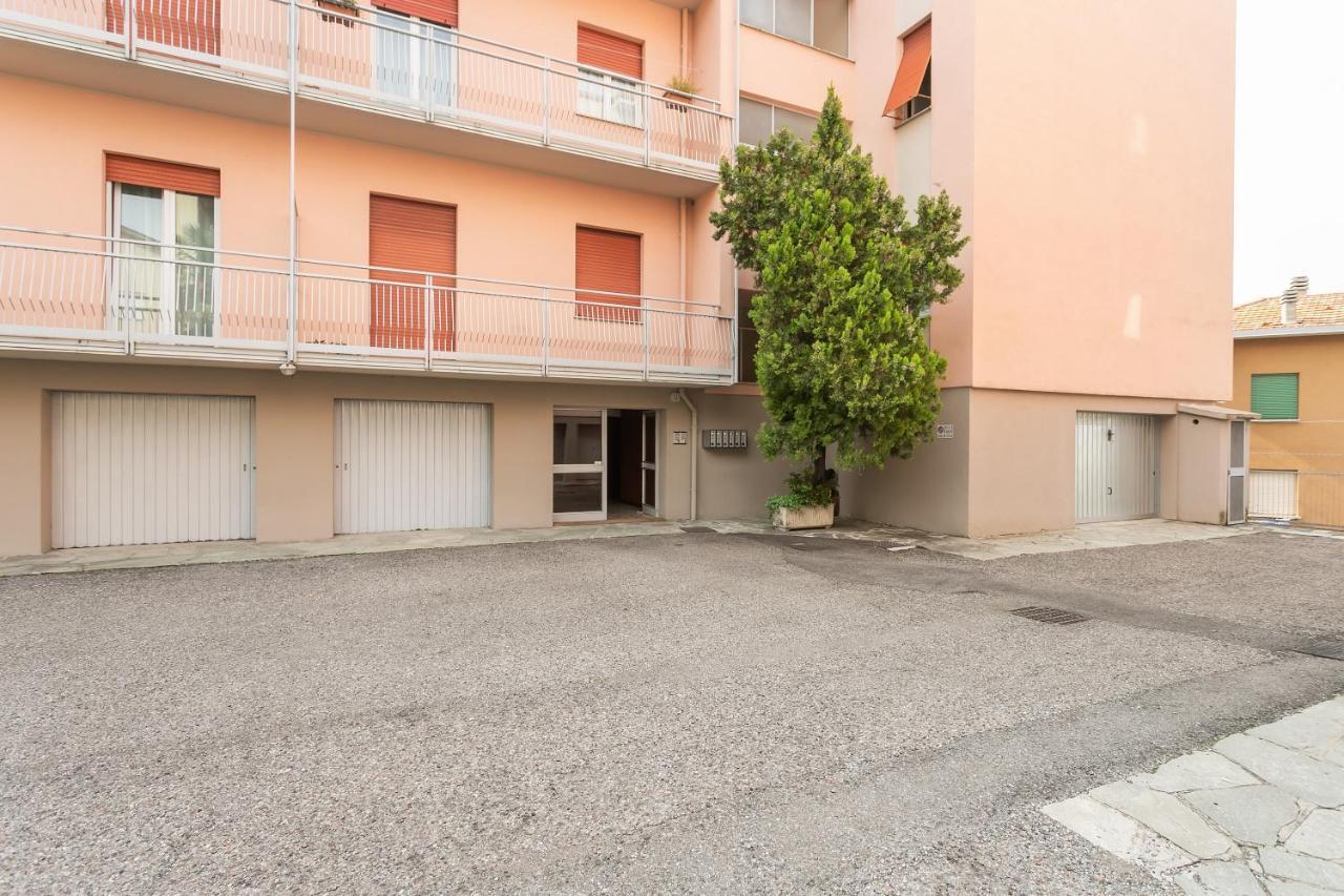 Santa Chiara Apartment By Myhomeincomo Exterior photo